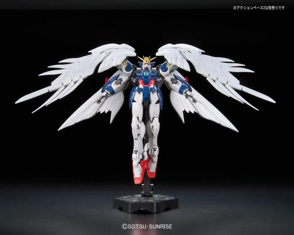 GUNDAM - Model Kit - Real Grade - Wing Gundam Zero EW - 13 CM